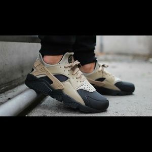 Nike Air Huarache Desert Sand/Black *EXCELLENT CONDITION*